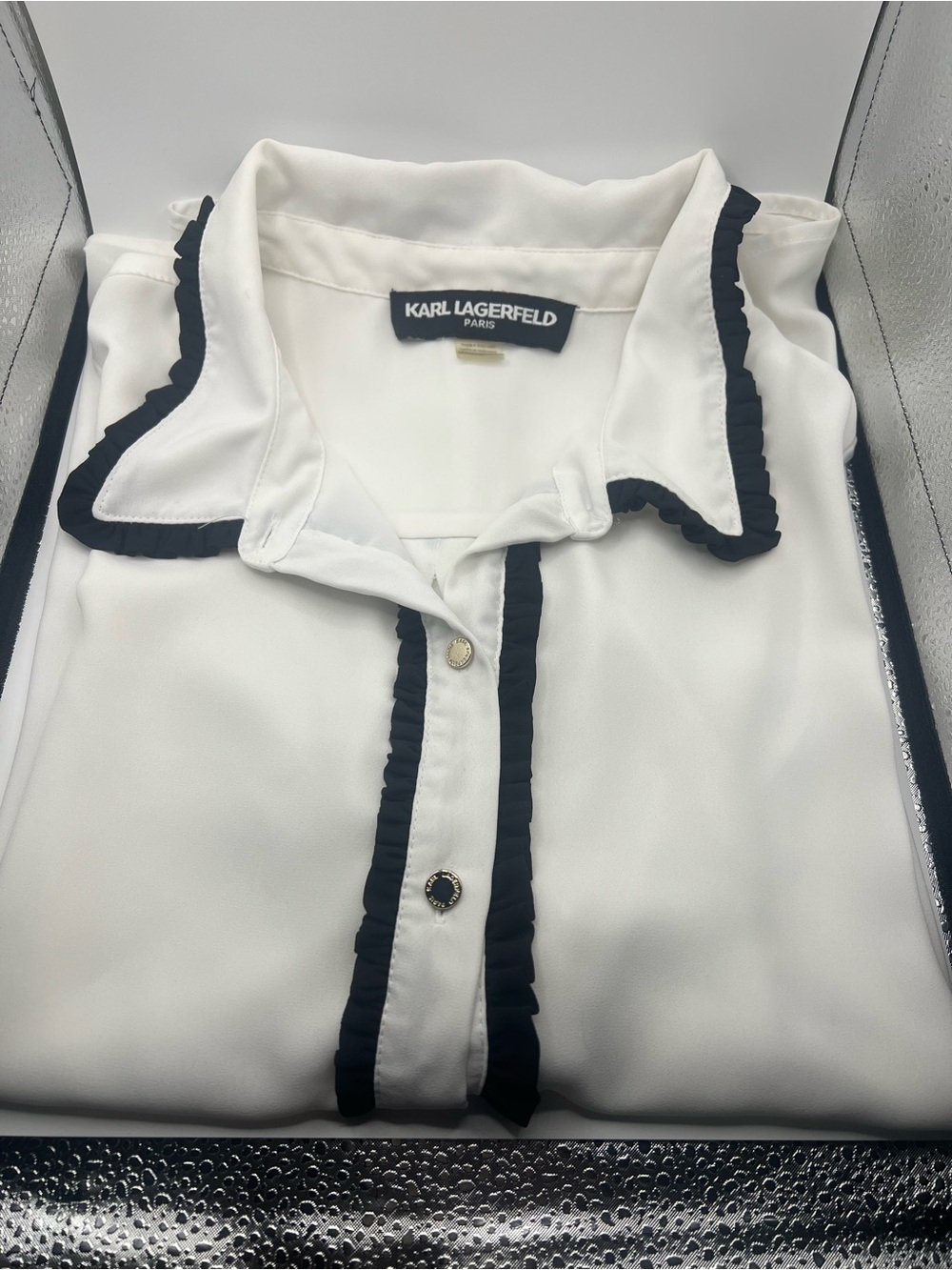 Karl Lagerfeld sleeveless collard shirt